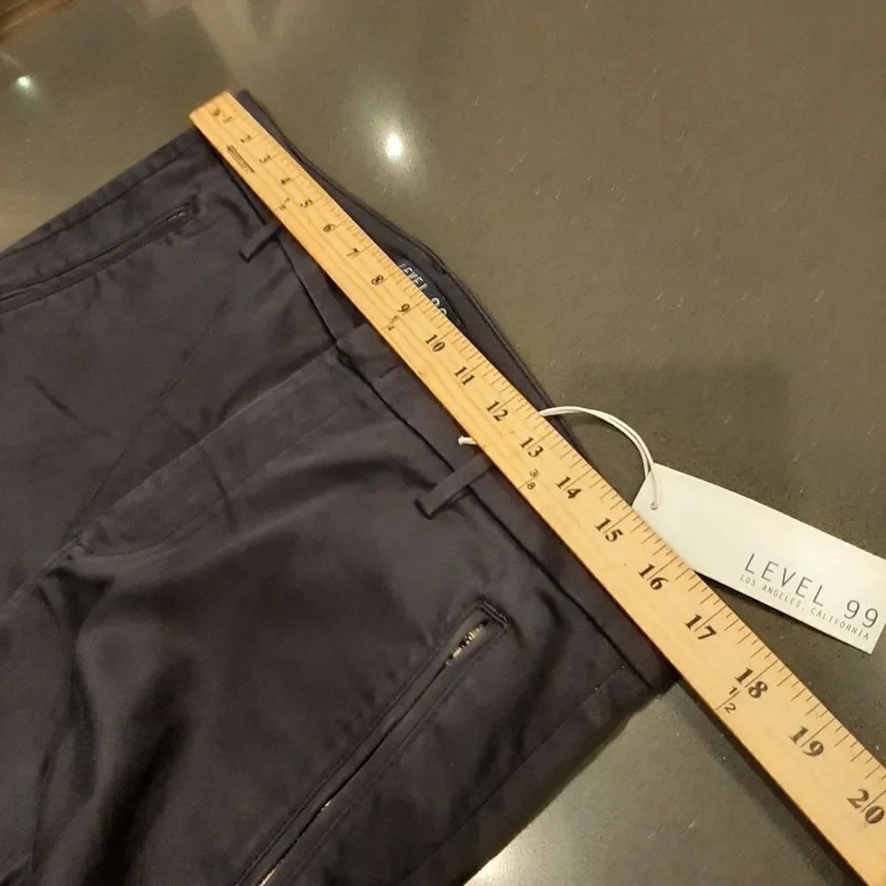Level 99 Navy Capris Size 33 - Picture 8 of 10